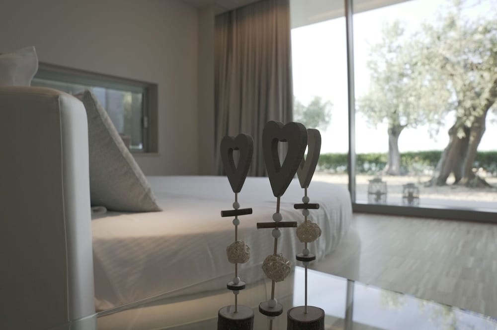 Elite Double Room, 1 King Bed, Sea Facing - Photo 3