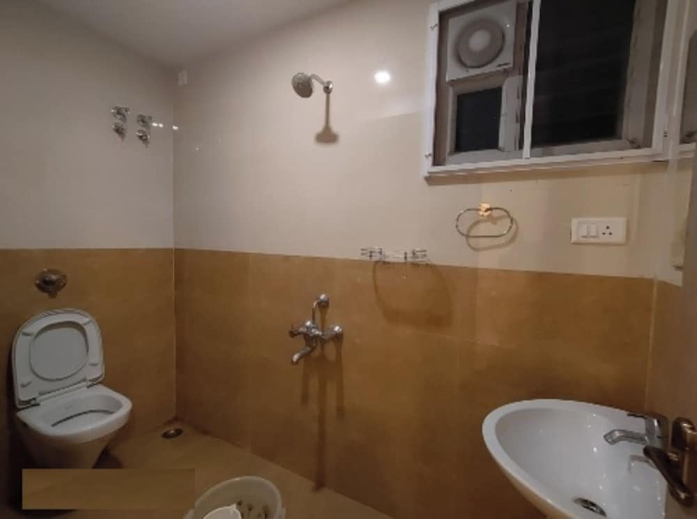 Comfort Room - Photo 6