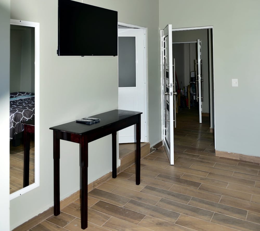 Luxury Double Room, 1 King Bed, Lake View photo 1