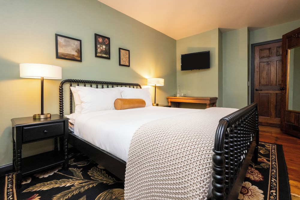 Room, 1 Queen Bed (Constance Cozy Queen)