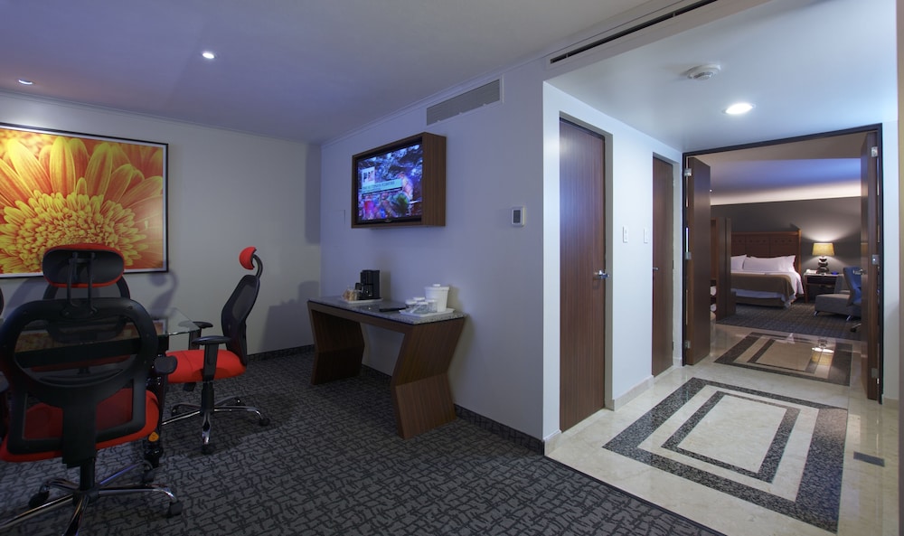 Executive Suite, 1 King Bed, Non Smoking