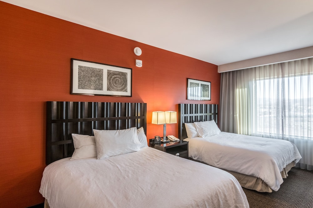 Suite, Two Queen Beds, Roll In Shower - Photo 1
