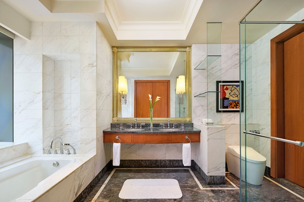 Grand Room, Multiple Beds - Photo 6