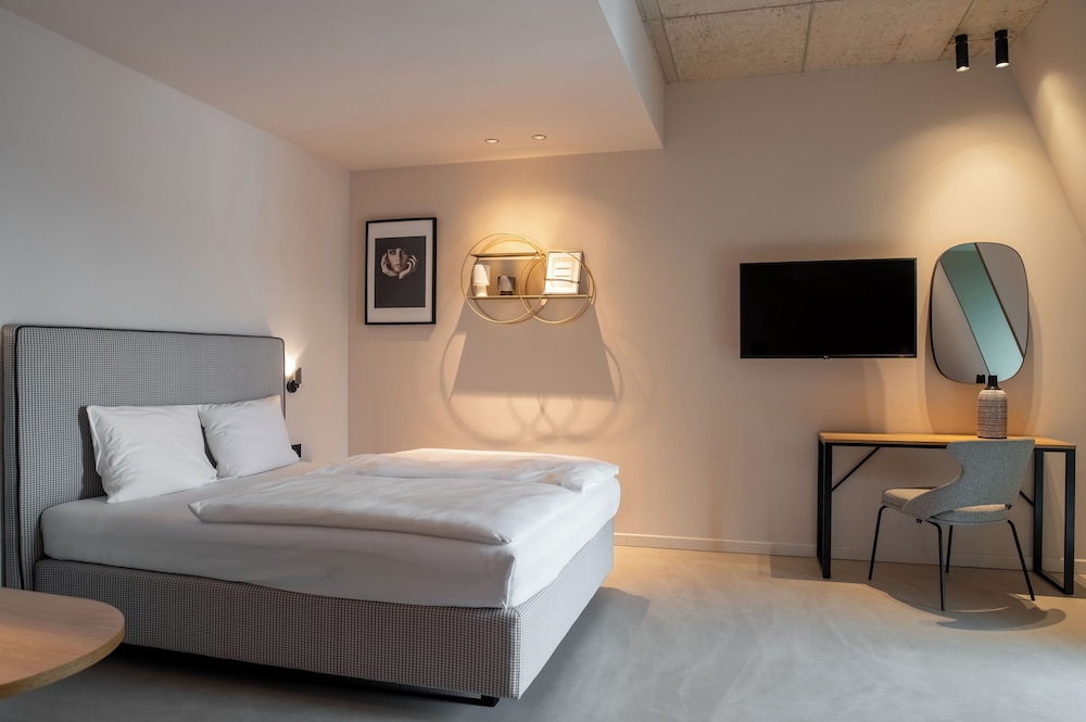 Comfort Queen Room