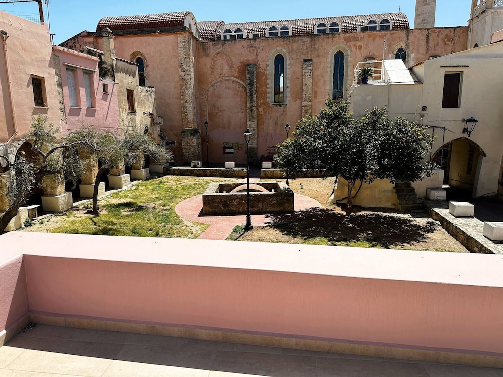 House, 2 Bedrooms, Balcony, Garden View