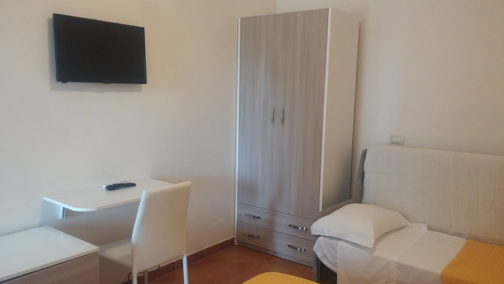 Economy Double Room Single Use, Garden View