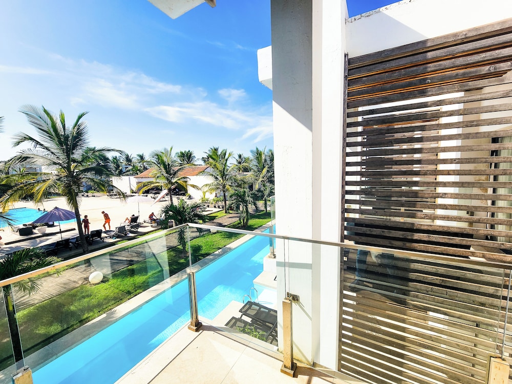 Premium Room, Pool View - Photo 11