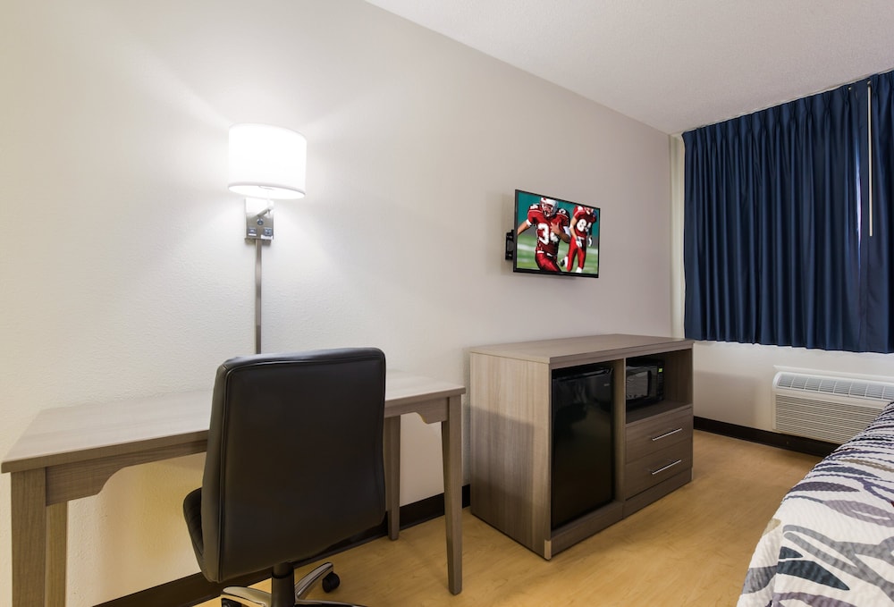Deluxe Room, 1 King Bed, Accessible, Non Smoking - Photo 6
