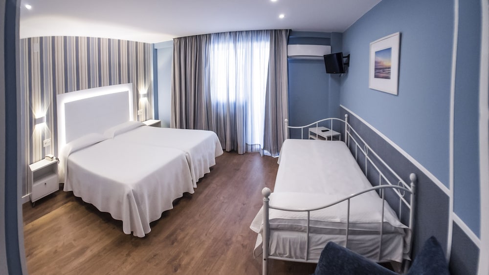 Standard Triple Room - Photo 1