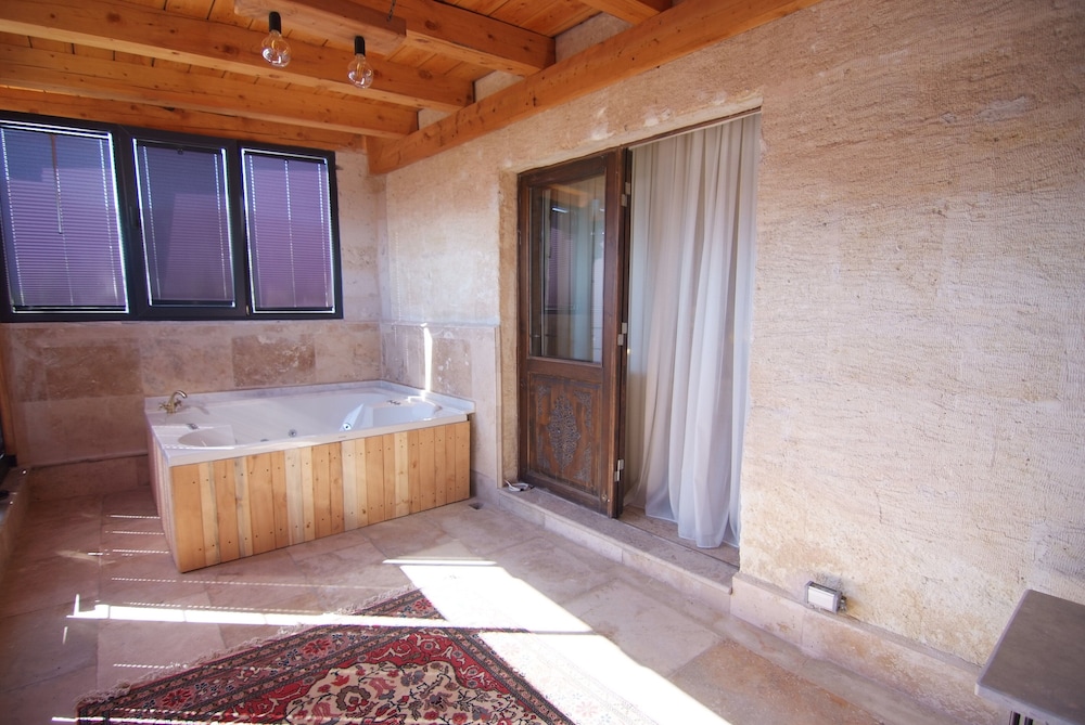Panoramic Room - Photo 4