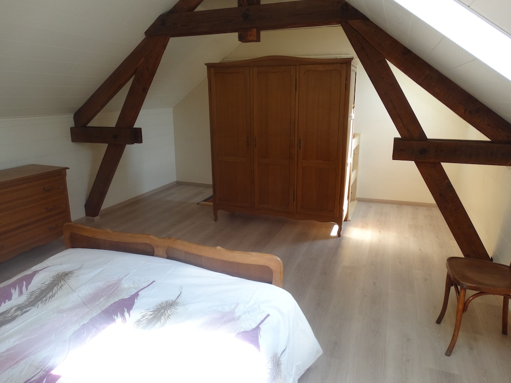 House, 2 Bedrooms photo 2