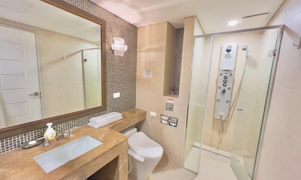 Executive Suite - Photo 7