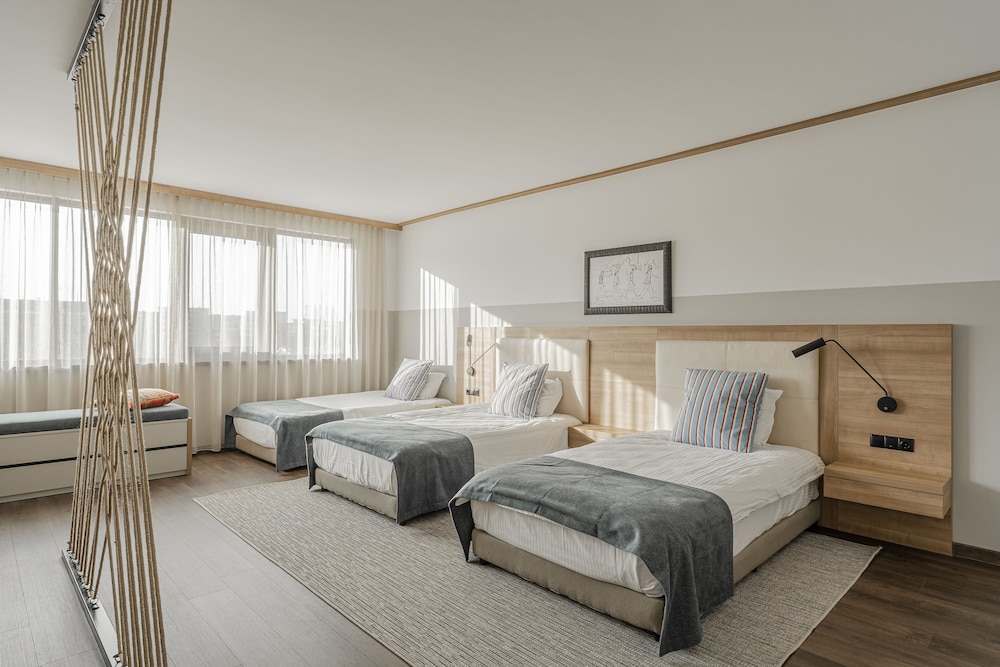 Deluxe Triple Room - Photo 10