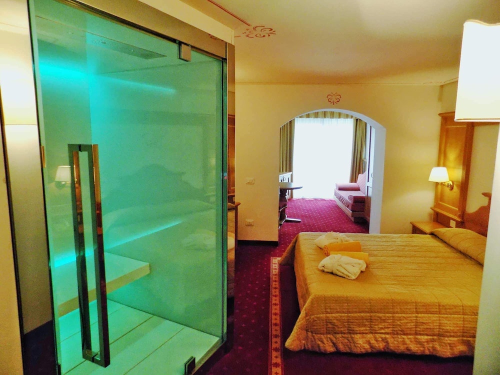 Luxury Suite (SPA- 3 people)
