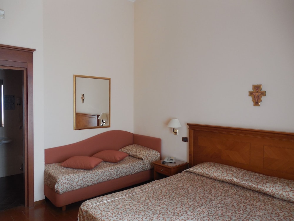 Double Room with Extra Bed photo 2
