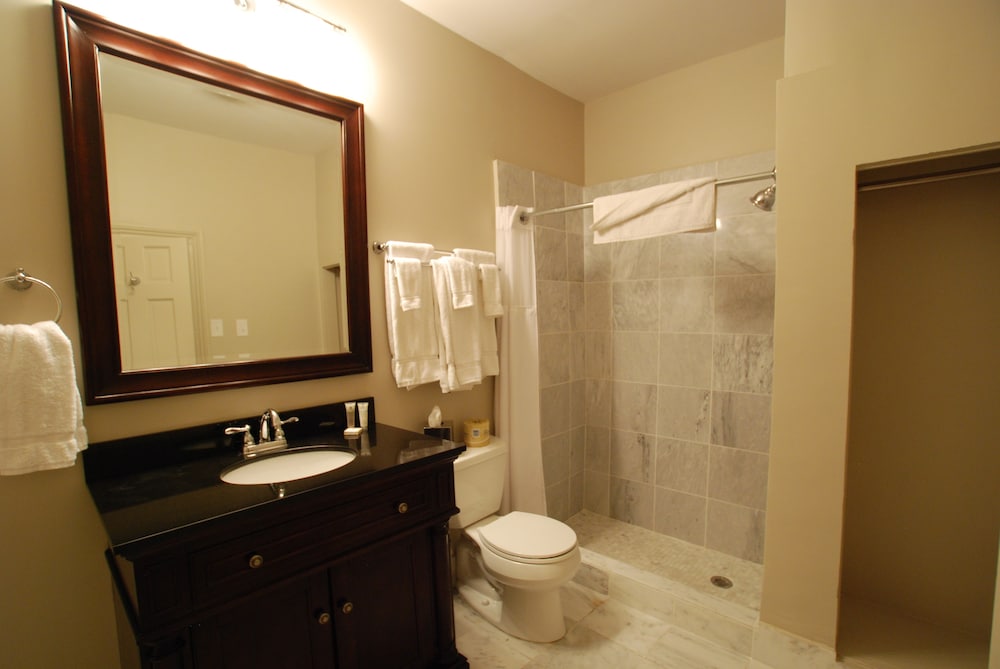 Deluxe Room, 1 Queen Bed - Photo 2