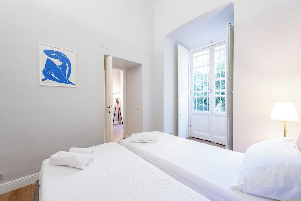 Family Apartment, Multiple Bedrooms (Elegance - Historic Center) photo 3