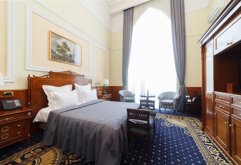 Junior Room, Balcony