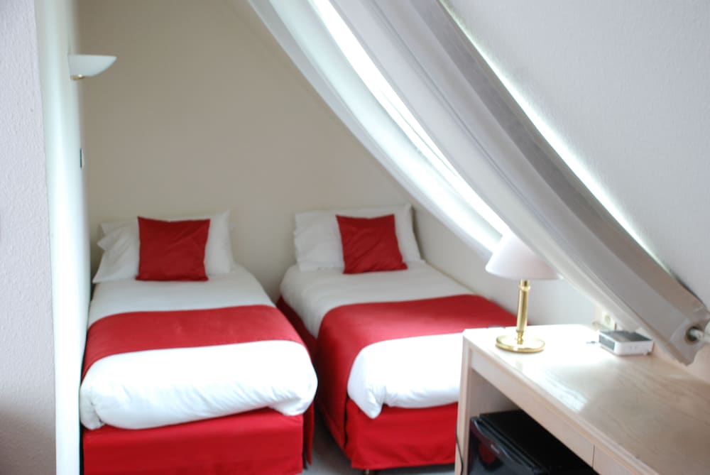 Comfort Room, Multiple Beds, Non Smoking photo 3
