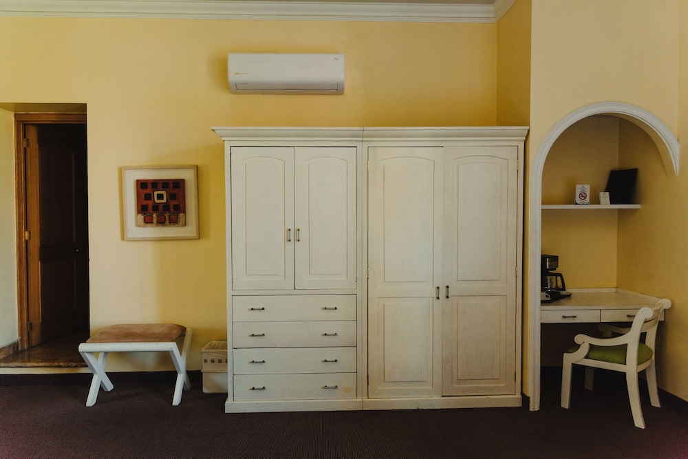 Superior Suite, 2 Queen Beds, City View - Photo 4