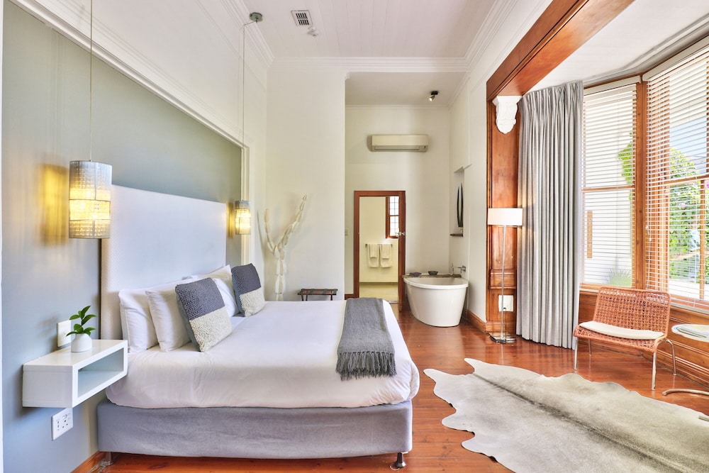 Superior Room, 1 King Bed photo 2