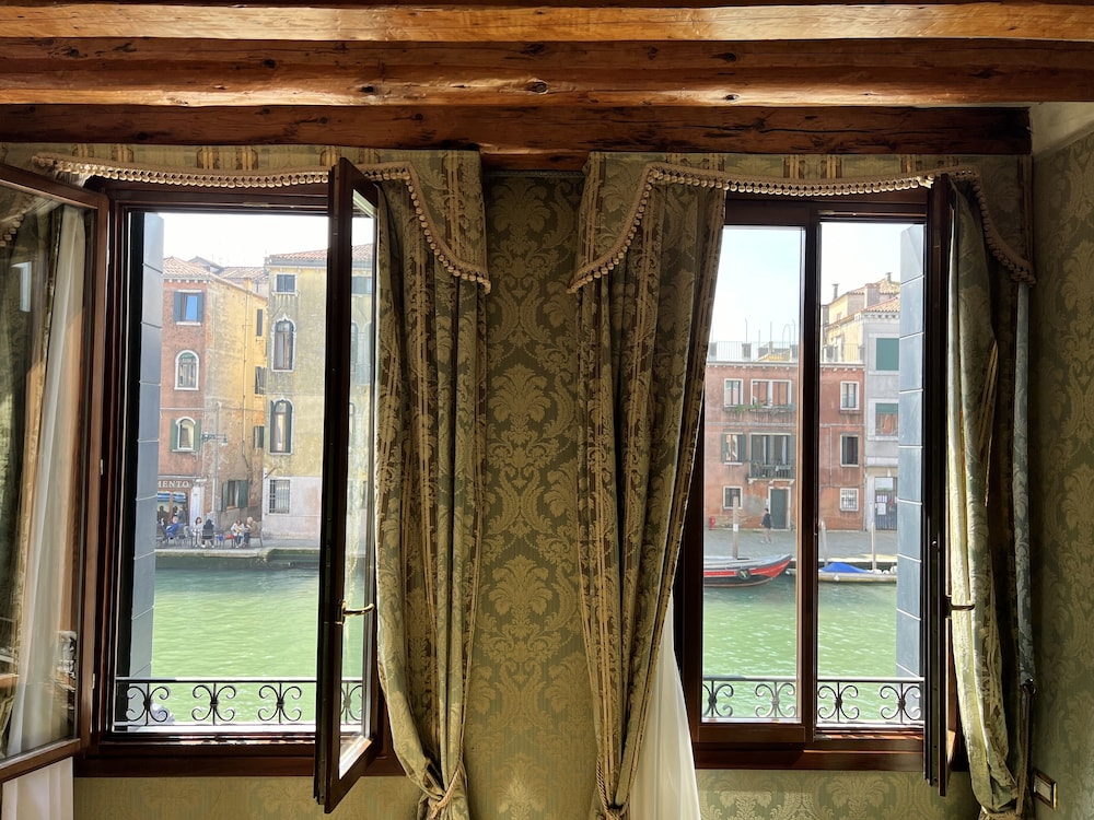 Panoramic Double or Twin Room photo 3