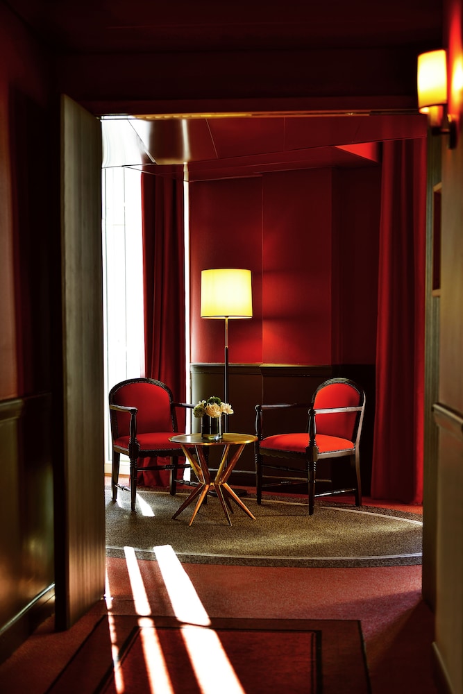 Junior Suite, 1 King Bed (Republic Square view)