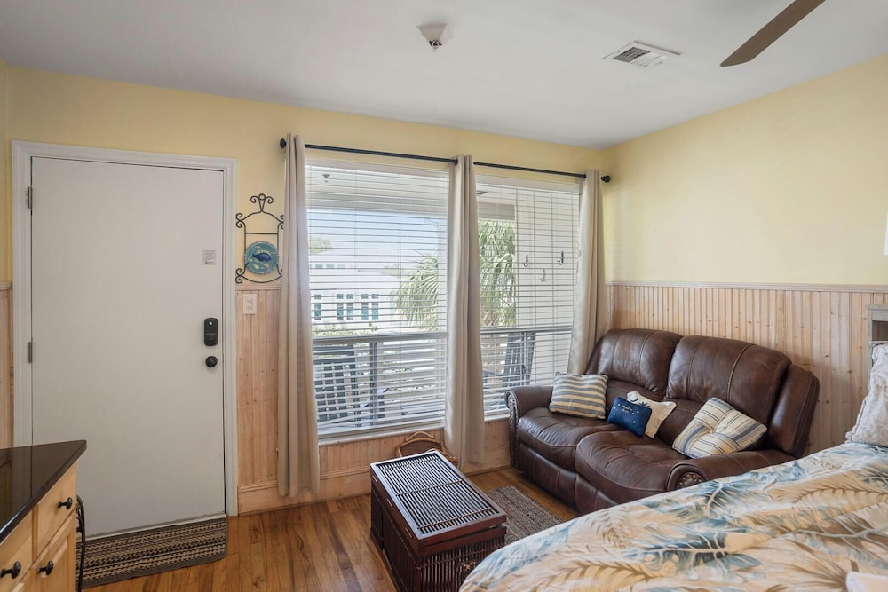 Room, Multiple Beds, Balcony photo 1