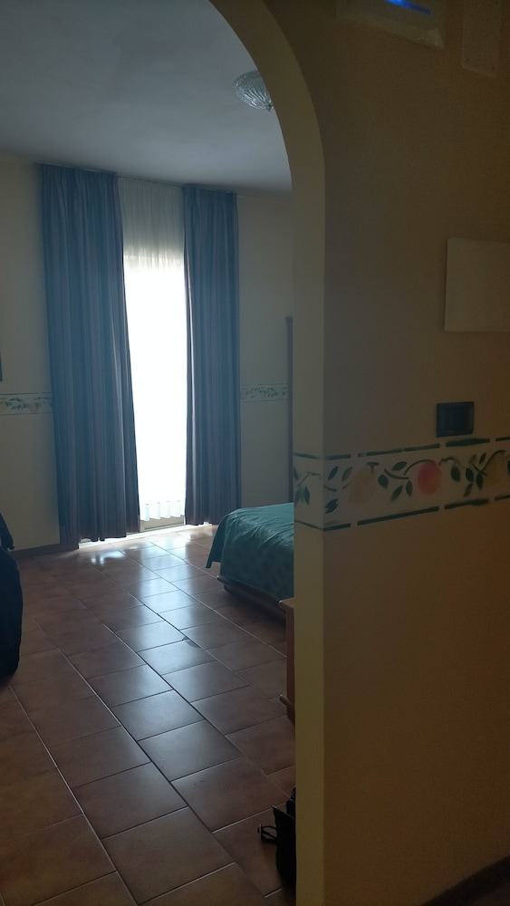 Double Room, Balcony, Sea View - Photo 9