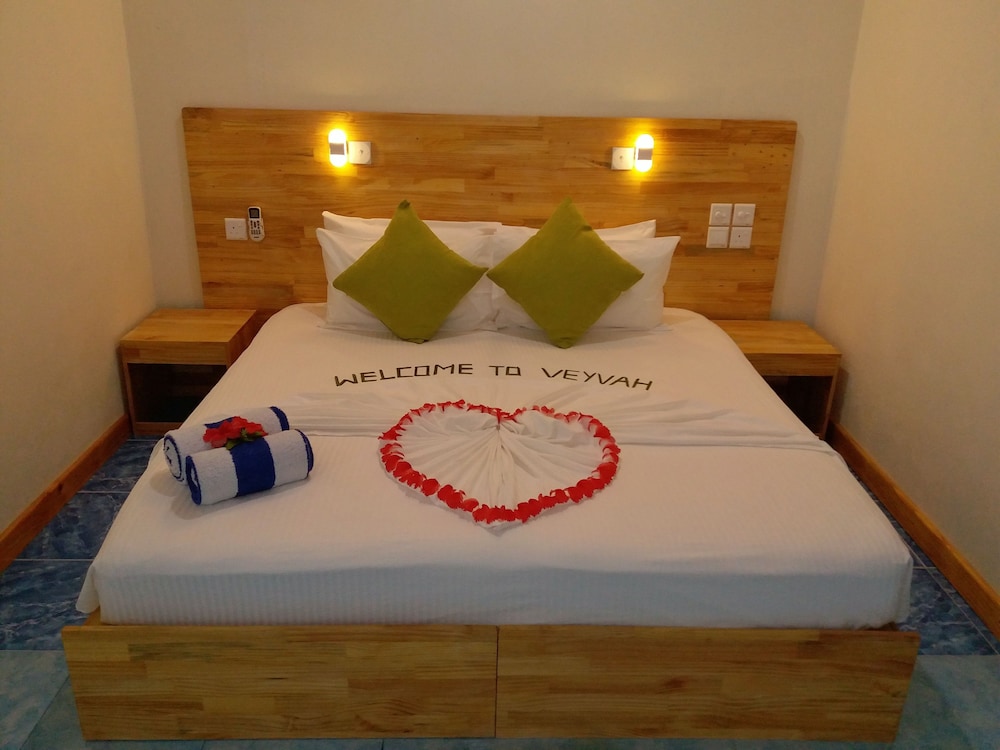 Deluxe Double or Twin Room, 1 King Bed photo 2