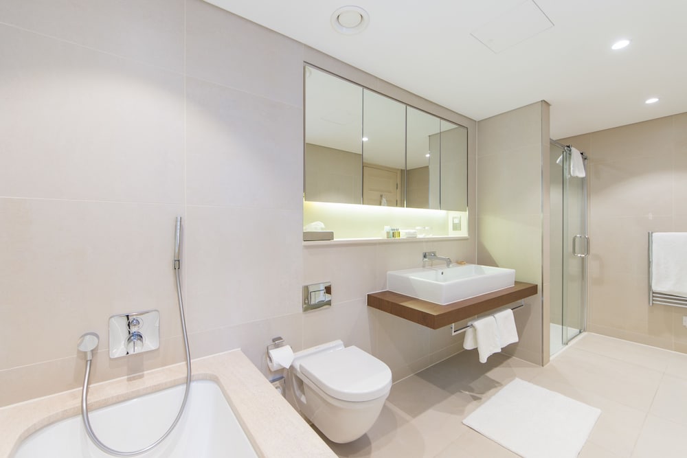 Large One Bedroom Apartment, Lower Ground Floor photo 3