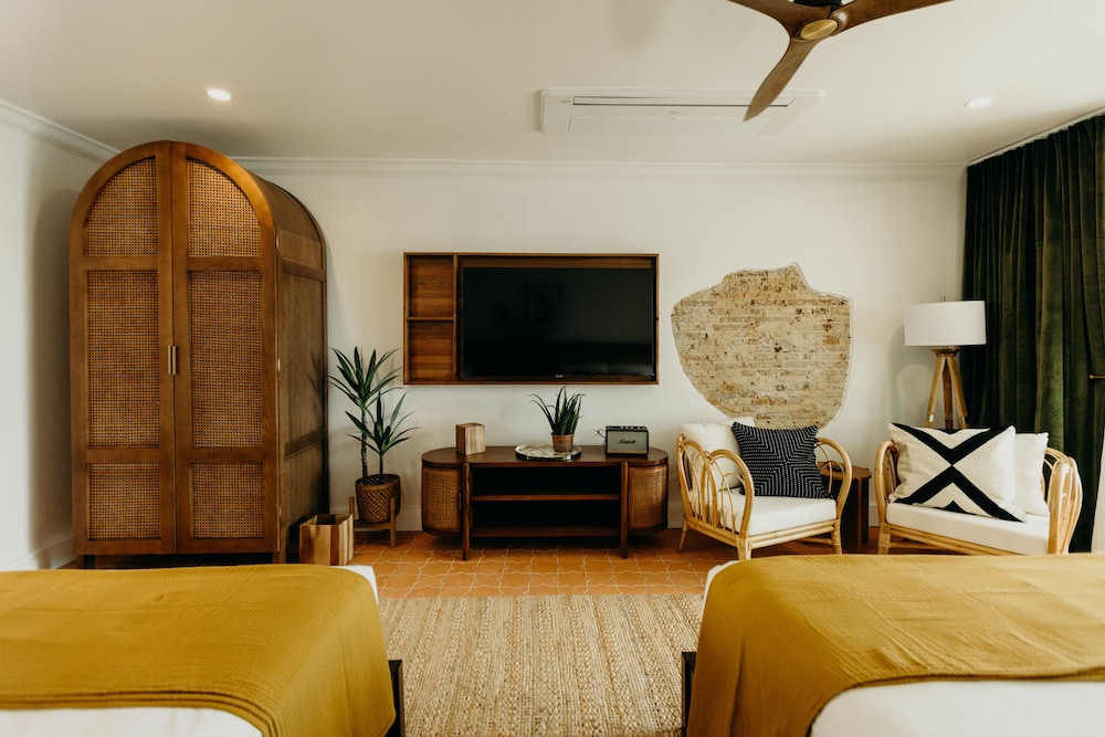 Deluxe Room, 2 Queen Beds, Balcony, Ocean View photo 3