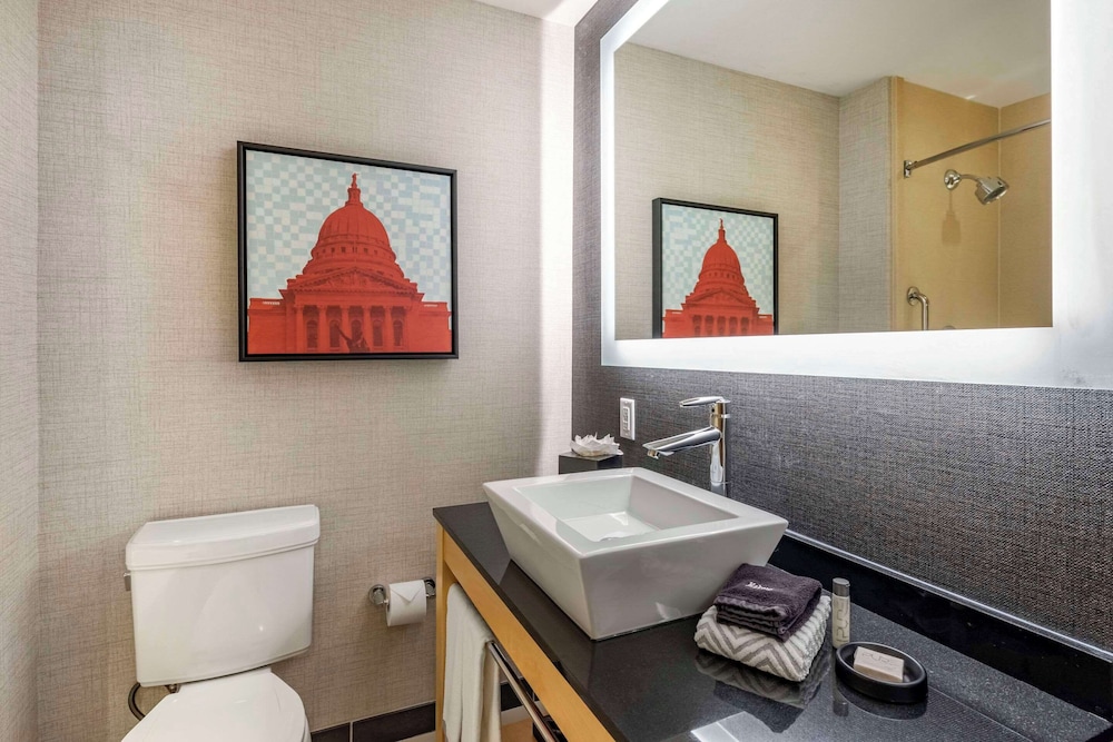 Two Queen Studio Suite - Photo 2