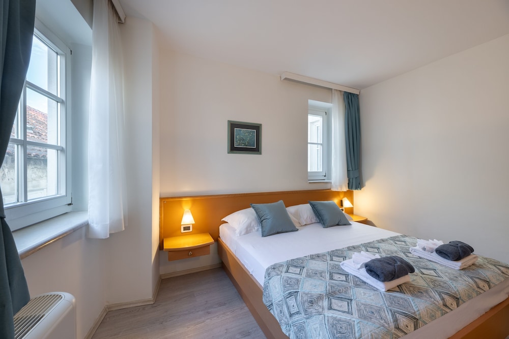Standard Room, 1 King Bed - Photo 4