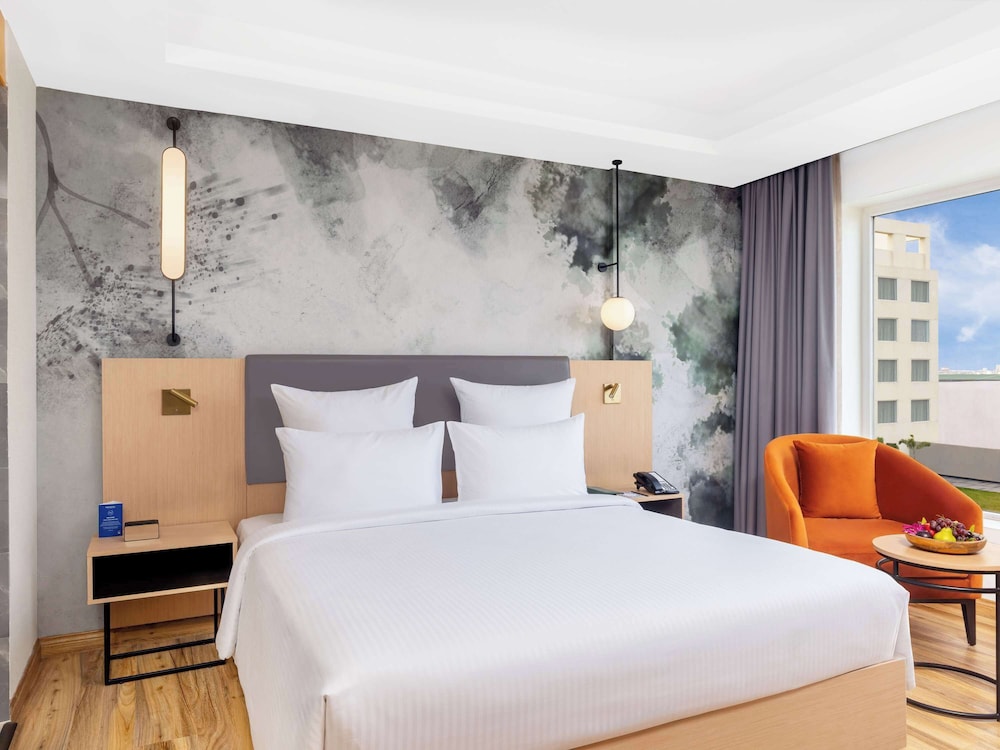 Executive Room, 1 King Bed, Non Smoking, Poolside