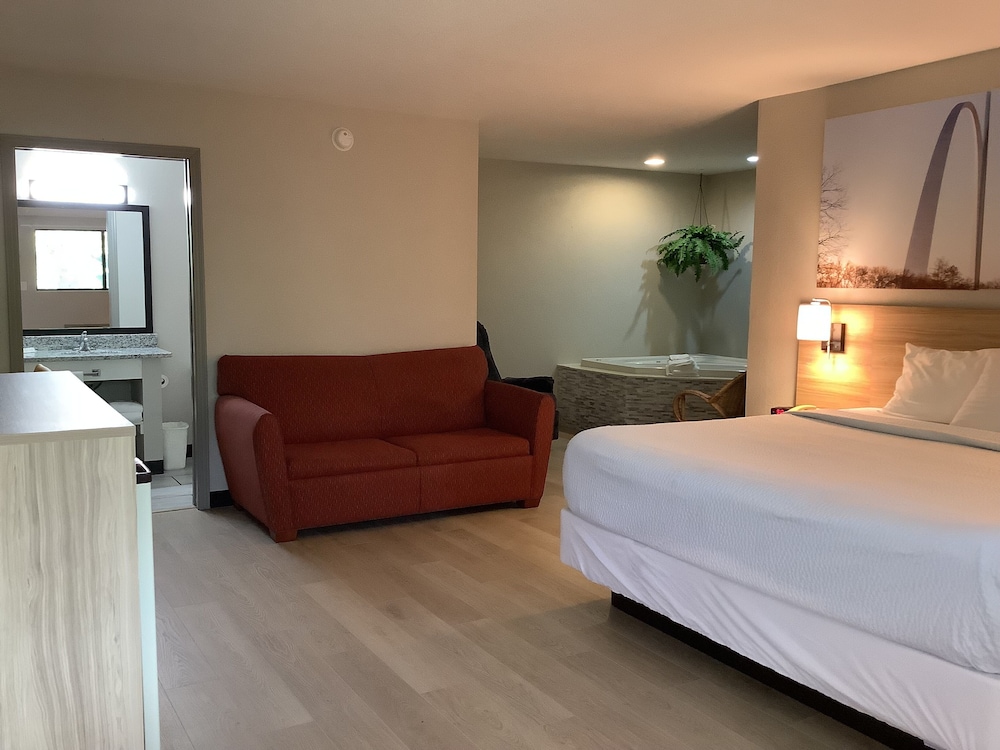Studio Suite, 1 King Bed, Non Smoking - Photo 2