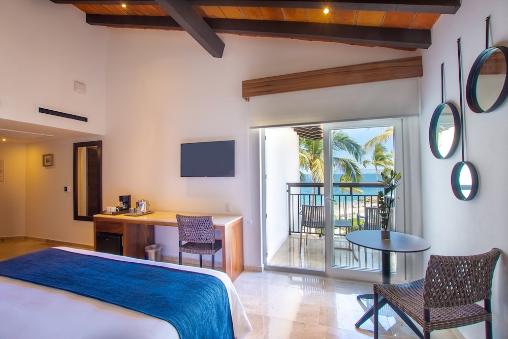 Deluxe Ocean View King Bed