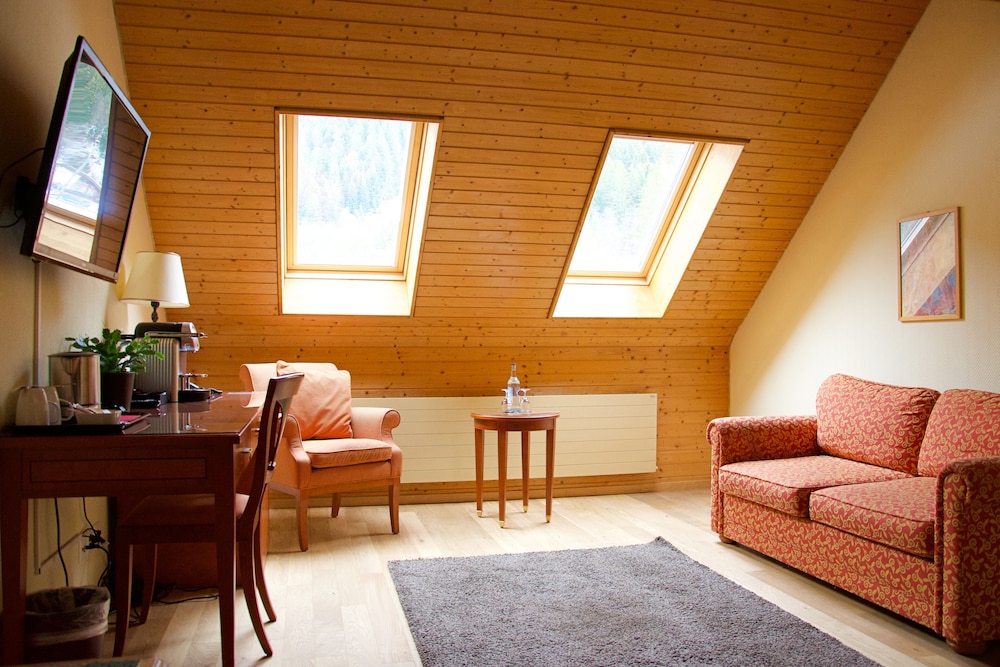 Suite - Photo 3
