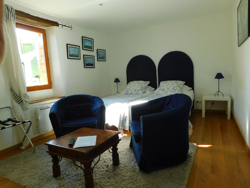 Standard Twin Room photo 2