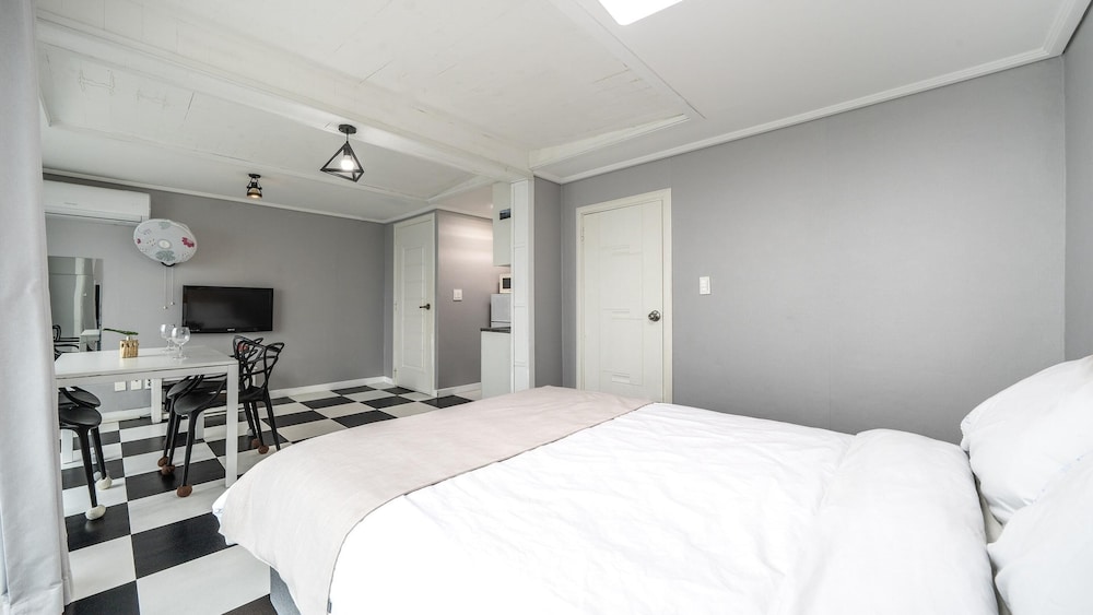 Basic Room, 1 Bedroom (401) - Photo 7