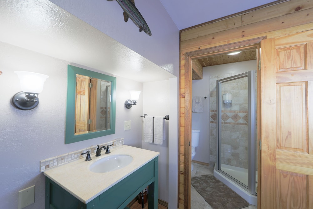 Standard Double Room, Ensuite (Mountain Whispers Suite) photo 2