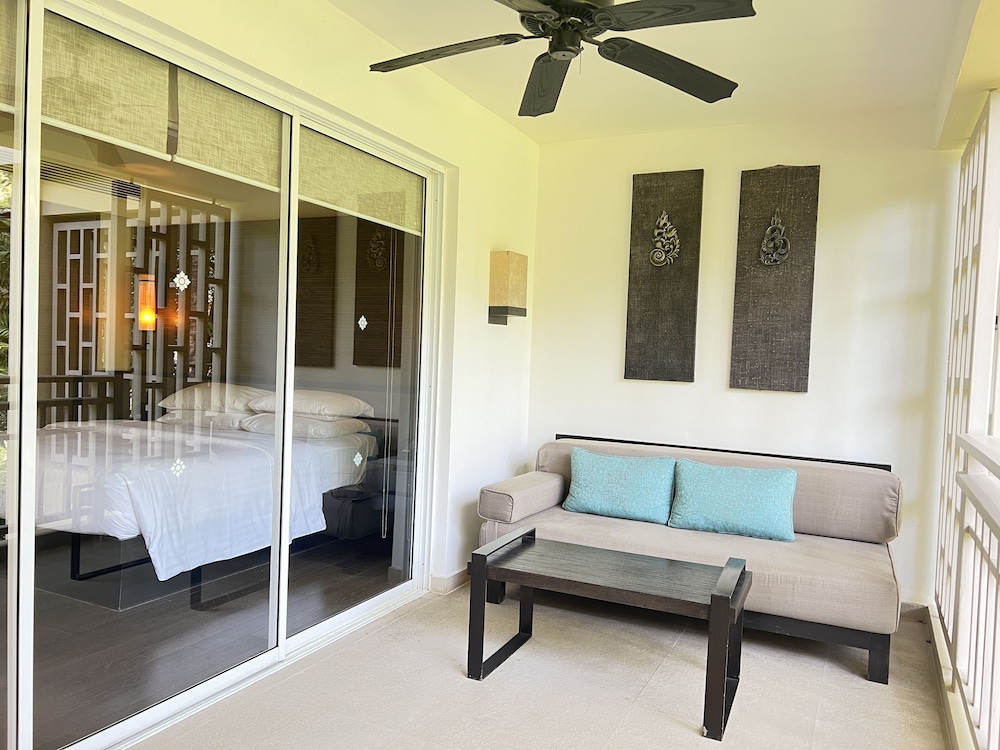 Regency, Executive Suite - Photo 3