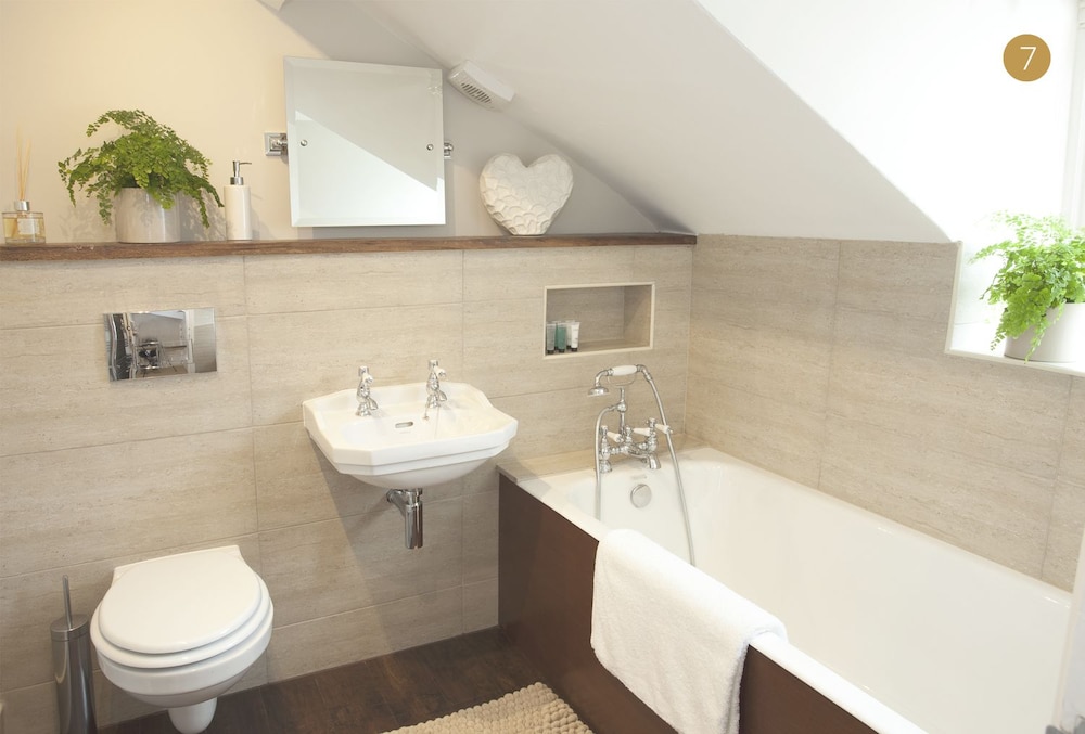 Comfort double with private external bathroom (Room 7) photo 2