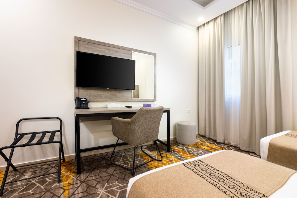 Quadruple Room, City View - Photo 4