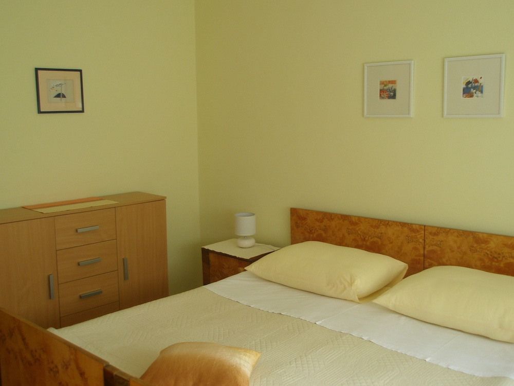 Classic Apartment, 2 Bedrooms, Terrace, Courtyard Area