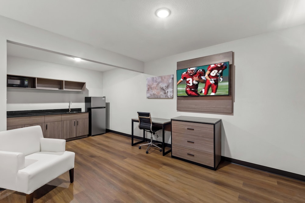 Superior Room, 1 King Bed, Non Smoking, Kitchenette - Photo 8