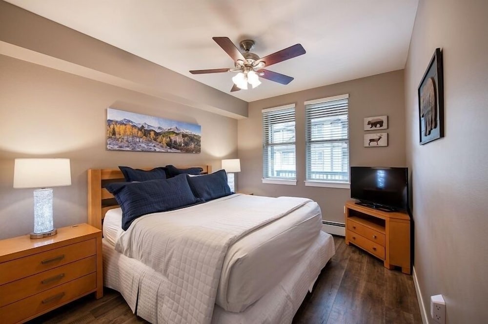 Condo, 1 Bedroom photo 2