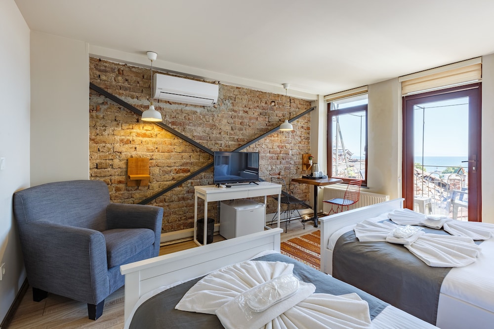 Panoramic Triple Room, Multiple Beds, Sea View, Sea Facing photo 2