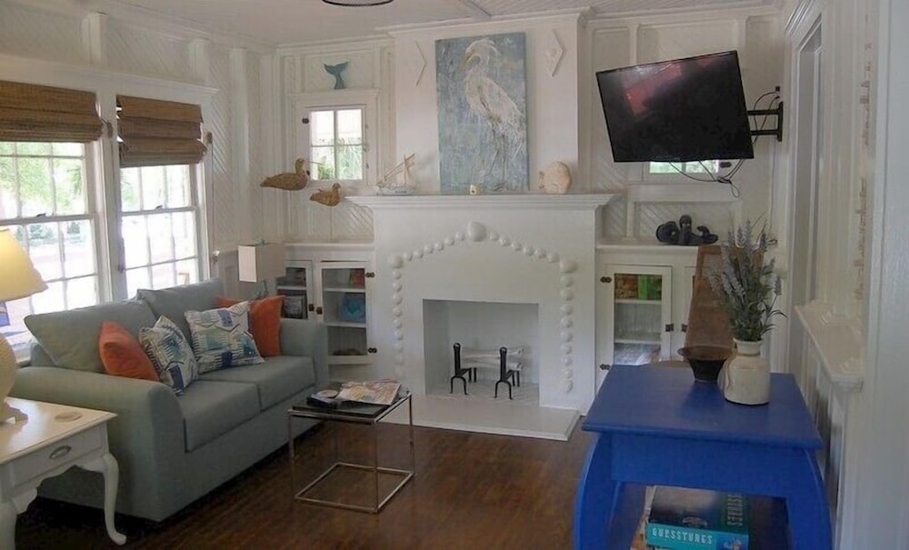 Sea Gables Cottage, 3 Bedrooms, 2 Baths and Laundry Room photo 3