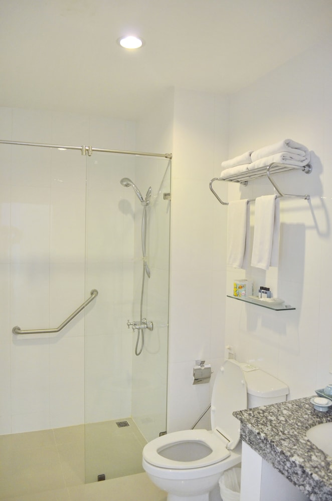 Premium Deluxe 1 King, City View with Balcony - Photo 28